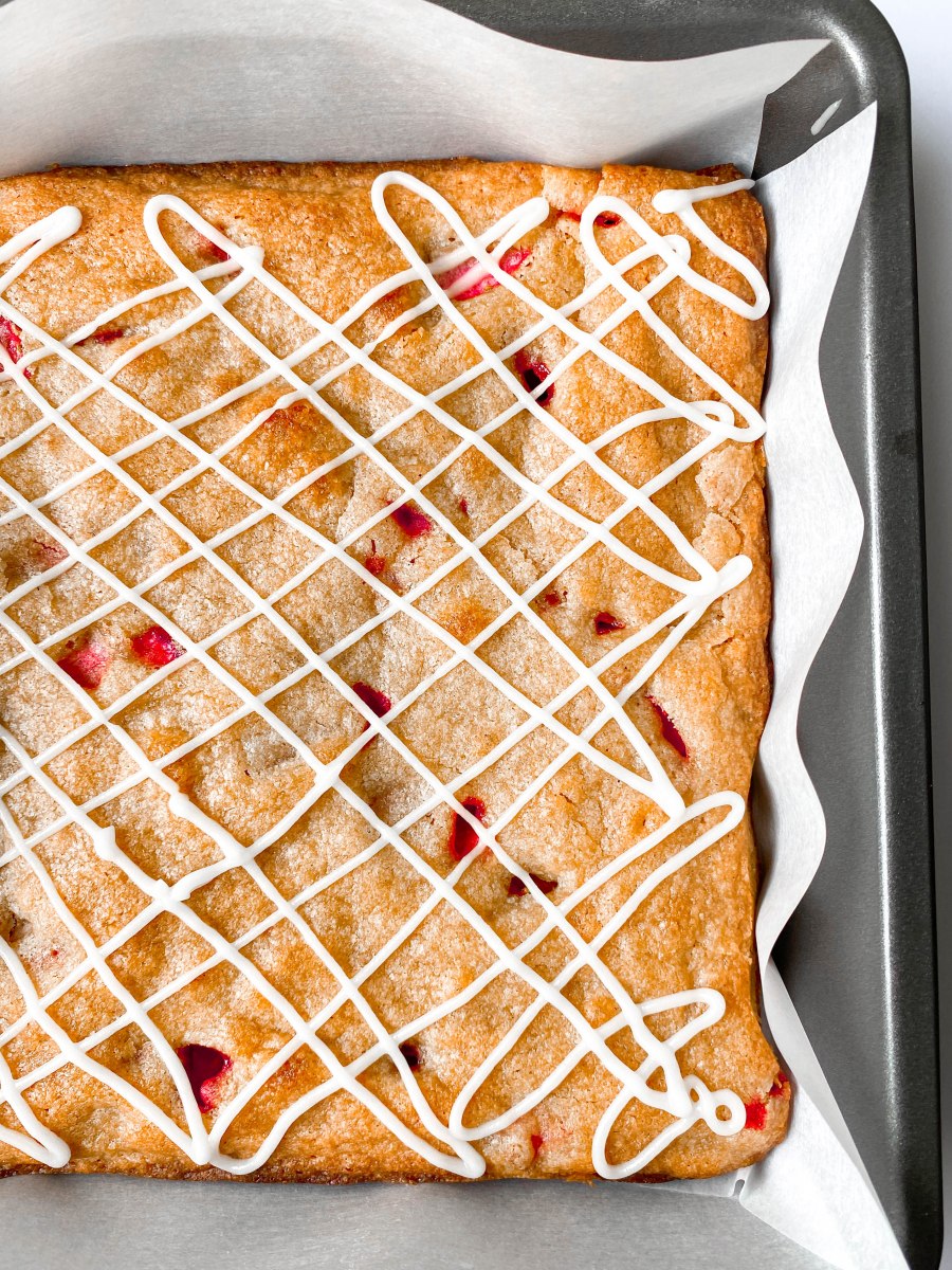 Easy Strawberry Blondies with Cream Cheese&nbsp;Icing