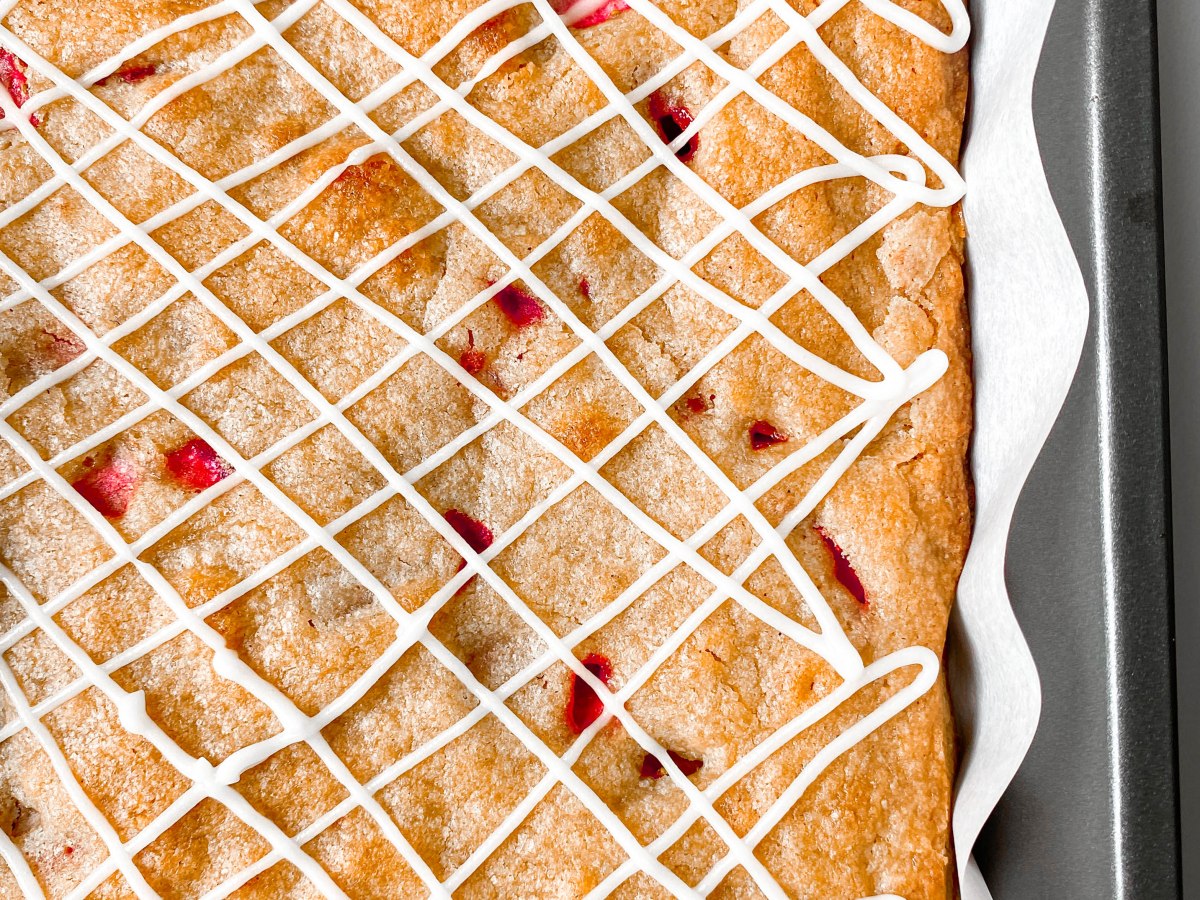 Easy Strawberry Blondies with Cream Cheese&nbsp;Icing