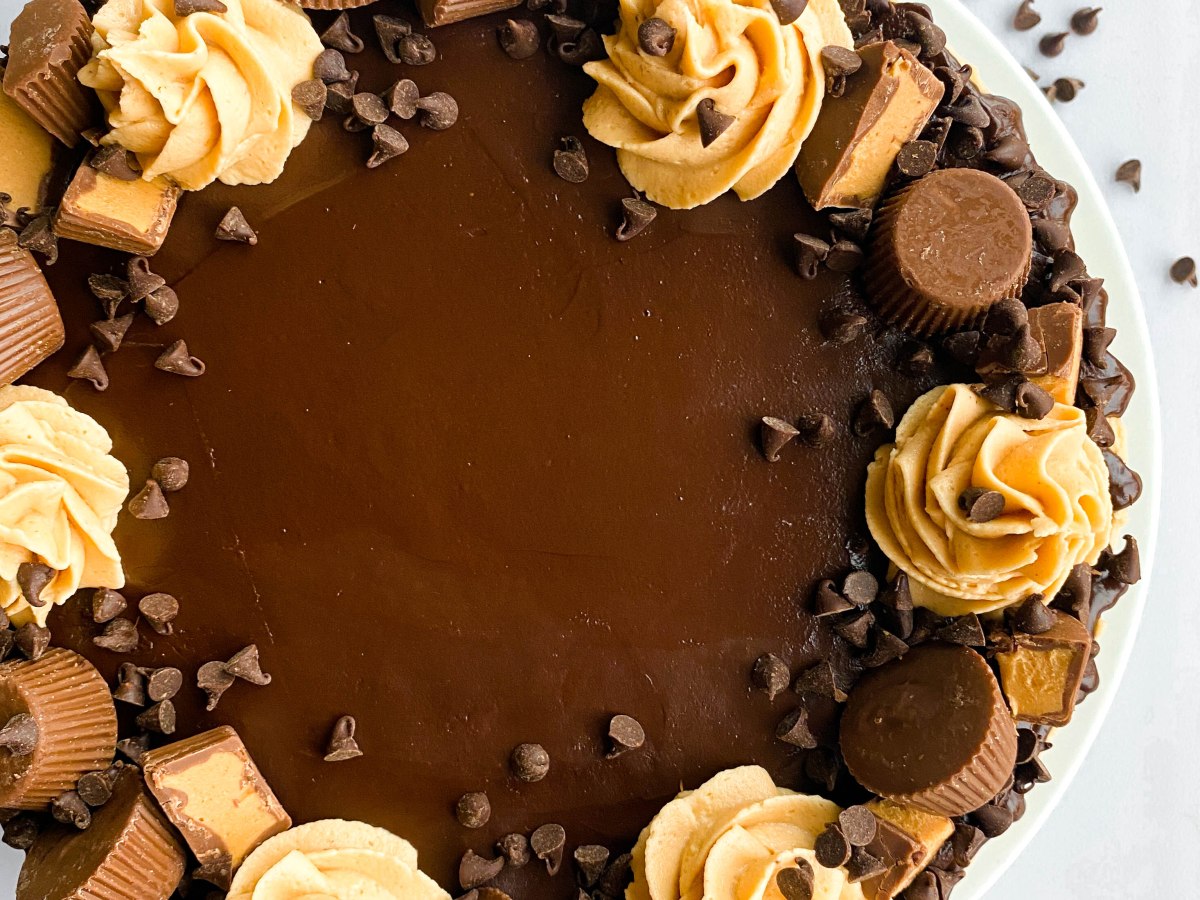 Chocolate Peanut Butter Cup Layered&nbsp;Cake