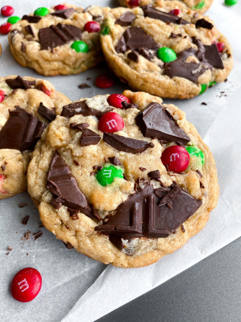 Soft Dark Chocolate Chunk Oatmeal Holiday&nbsp;Cookies