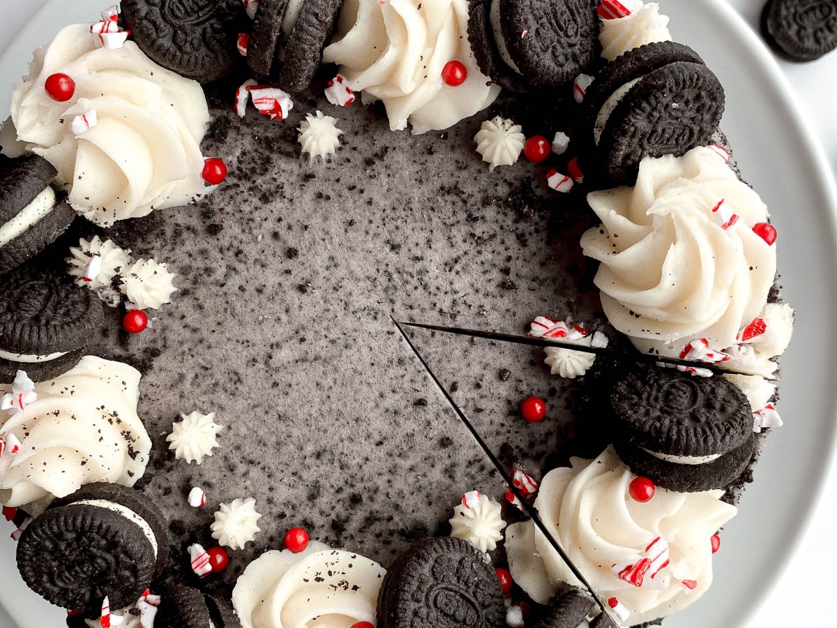 Holiday Oreo and Peppermint Layered Cake with Oreo&nbsp;Buttercream