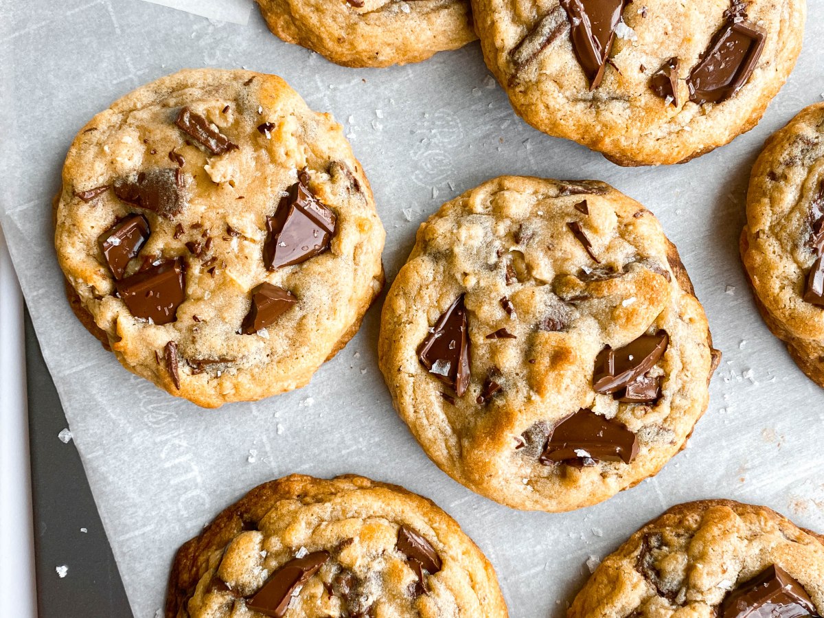Dark Chocolate Chunk  Oatmeal Cookies with Flakey Sea&nbsp;Salt